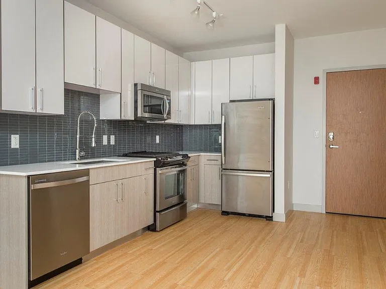 West Square Apartments — Photo 133