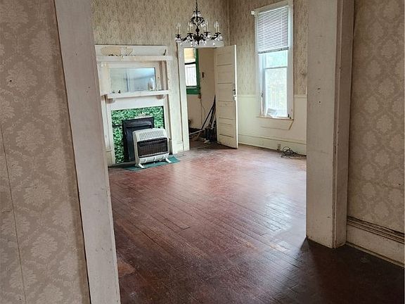 4th image of 3218 6th St