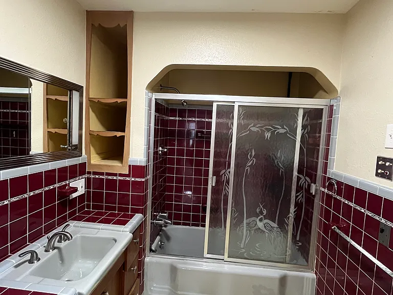 2nd floor full bath