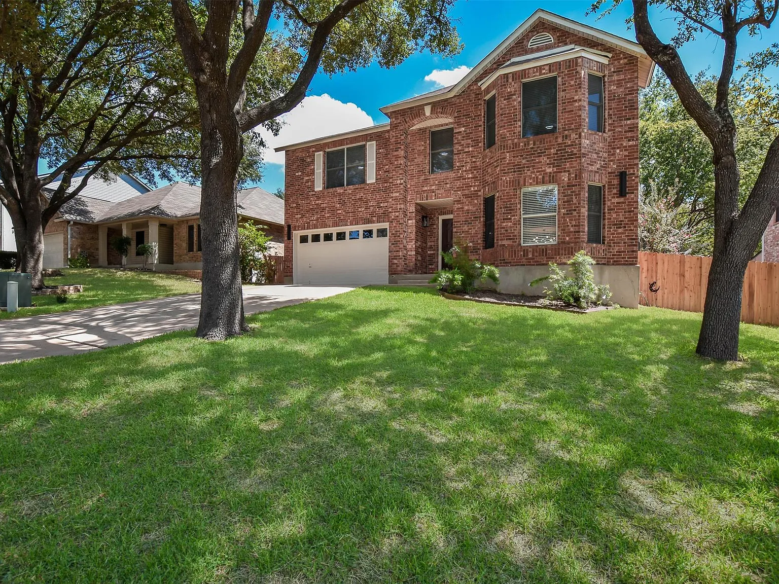 4 bed, 2.5 bath, 3482 sqft, $3,300 — Photo 2