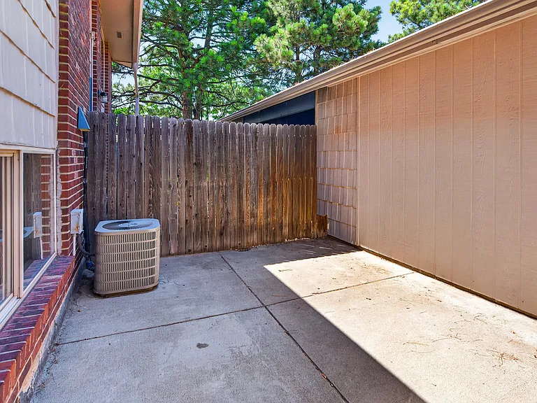1434 Hover St #2 — Photo 34