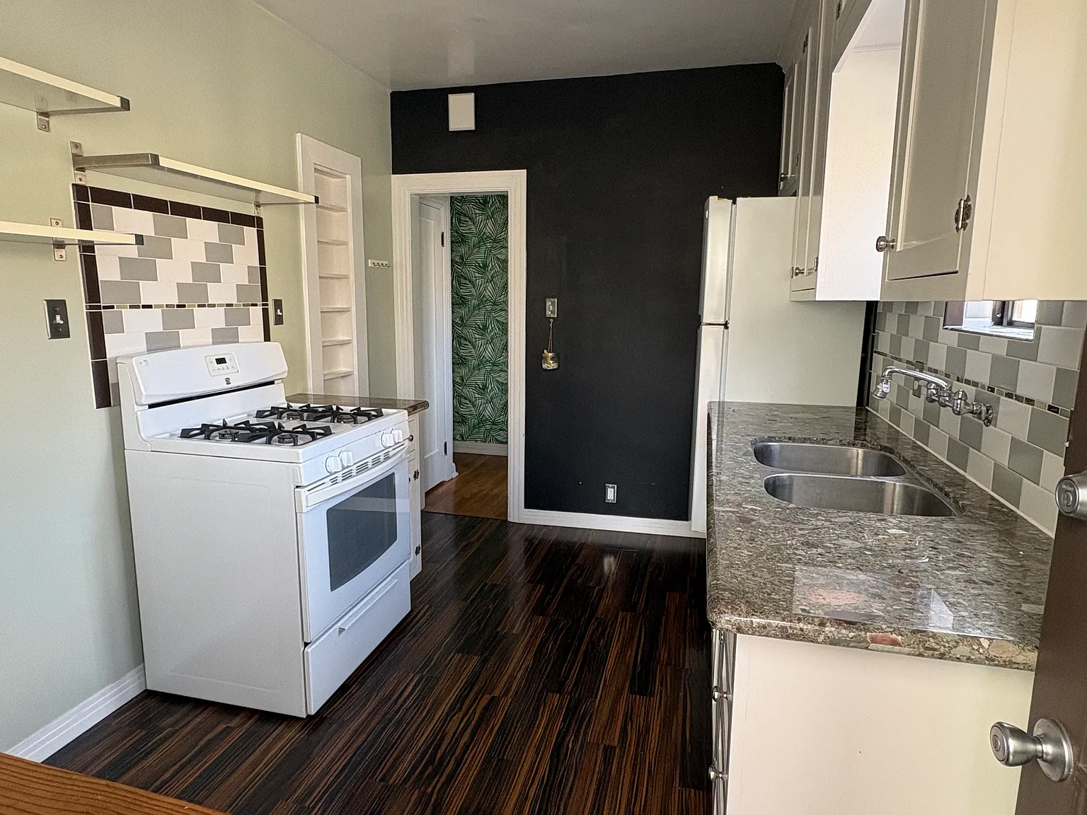 1 bed, 550 sqft, $2,350 — Photo 3