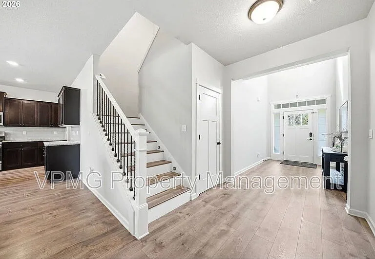 4704 NE 109th St — Photo 4