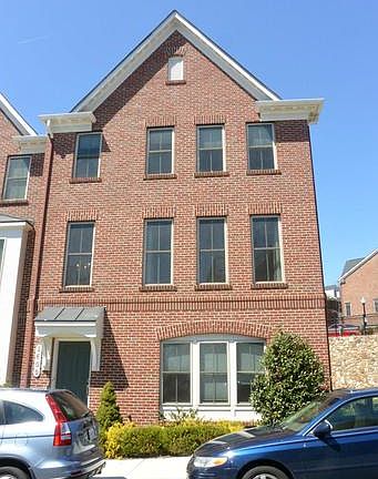 2nd image of 2600 S Kenmore Ct