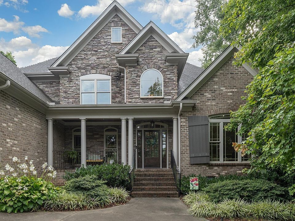 1st image of 18 Sable Glen Dr