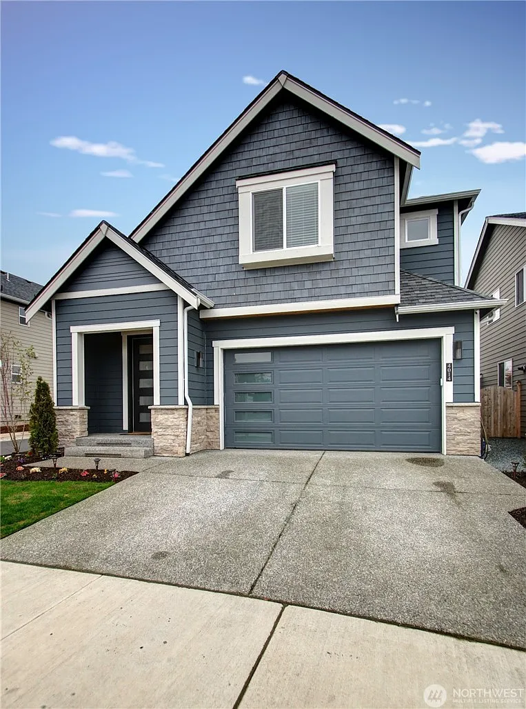 5 bed, 2220 sqft, $3,800 — Photo 2