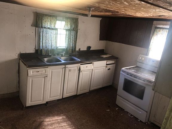 5th image of 131 E Antioch Ave