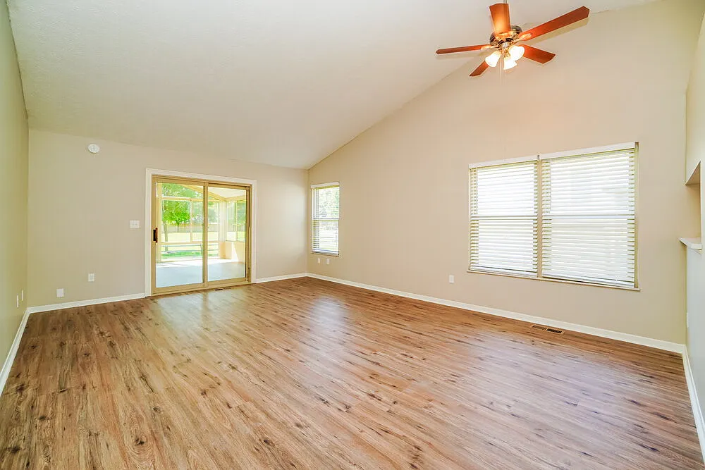 3 bed, 2.0 bath, 1244 sqft, $2,335 — Photo 4