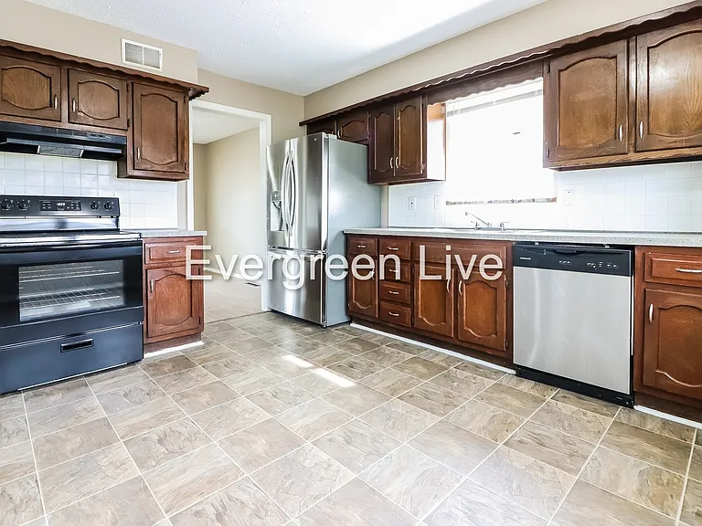 8303 E 166th St — Photo 5