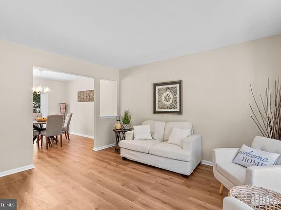 4th image of 9305 Broadwater Dr