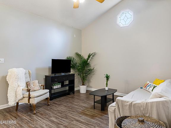 4th image of 2061 Countryhill Ln