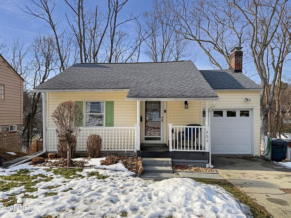 1st image of 206 Leon St