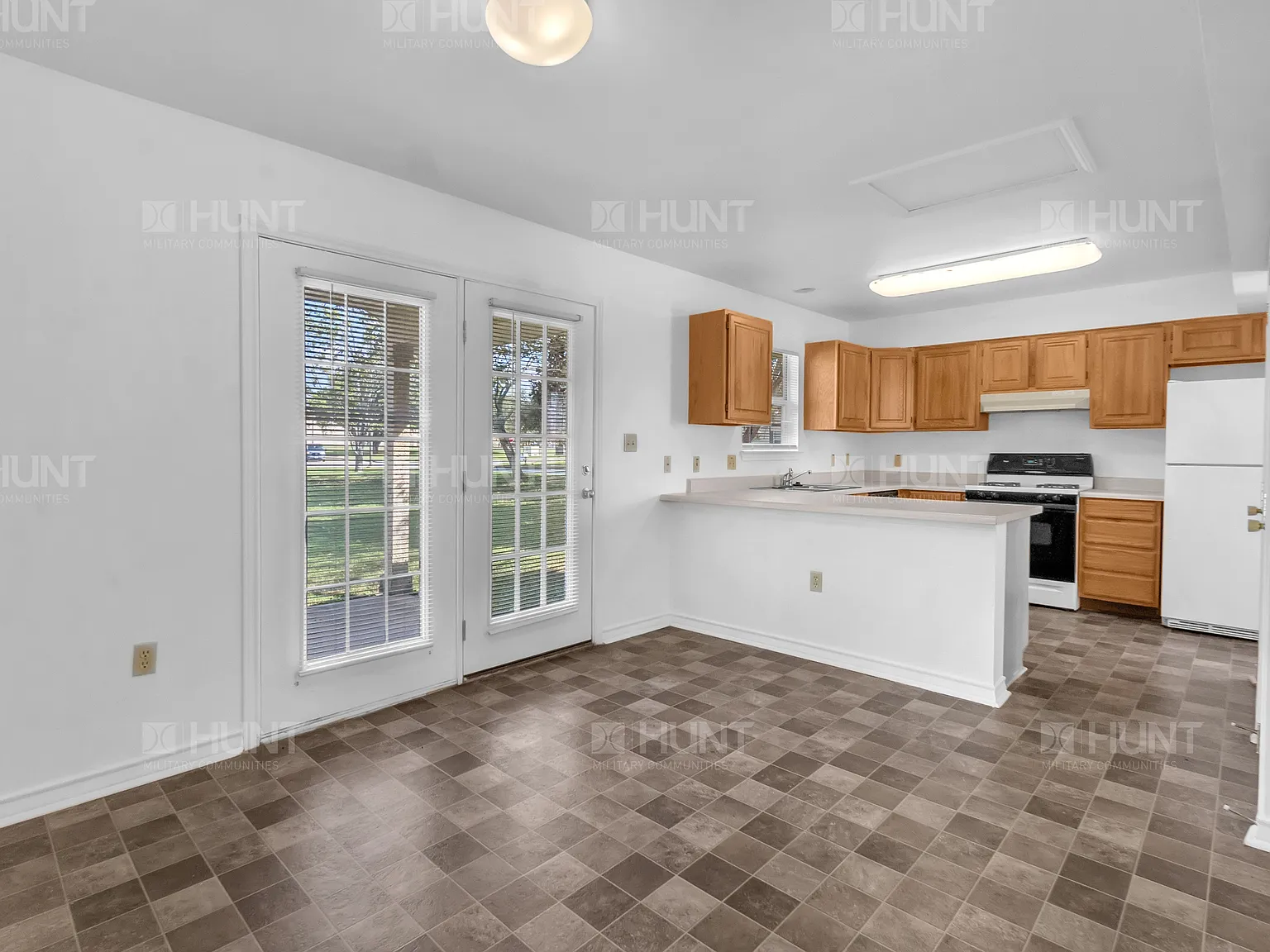 3 bed, 2.5 bath, 1719 sqft, $1,758 — Photo 2