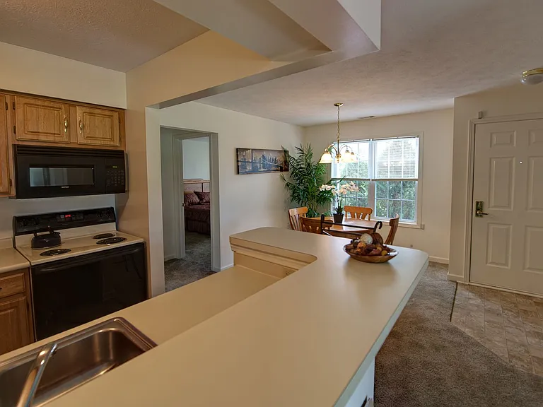 Stillwaters, Hickory Grove Apartments — Photo 11