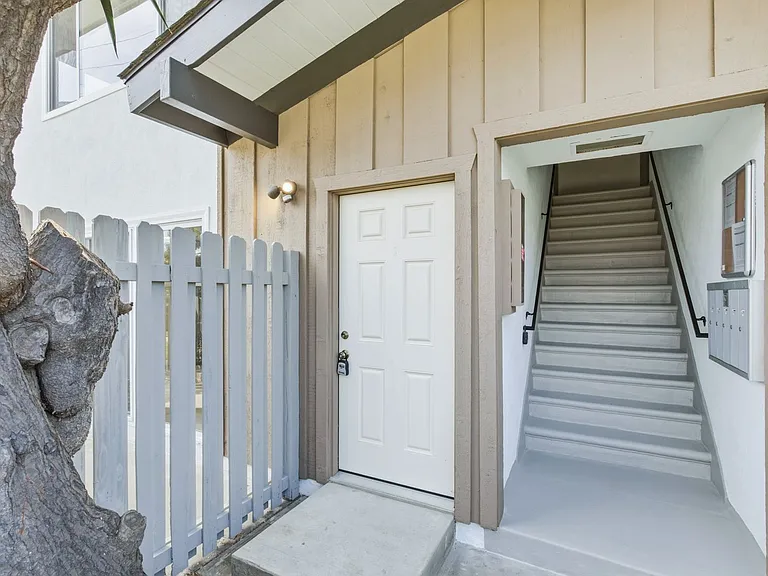Del Amo Residences — Photo 2