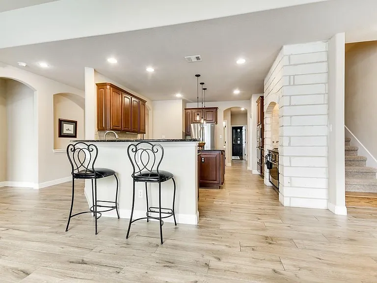 310 Glen Hollow St — Photo 8