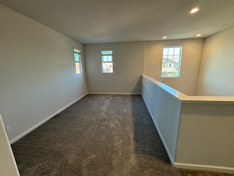 679 W Crocker Ln — Photo 43