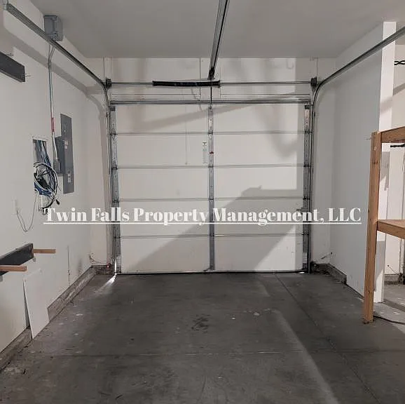 768 Sun Peak Way — Photo 32