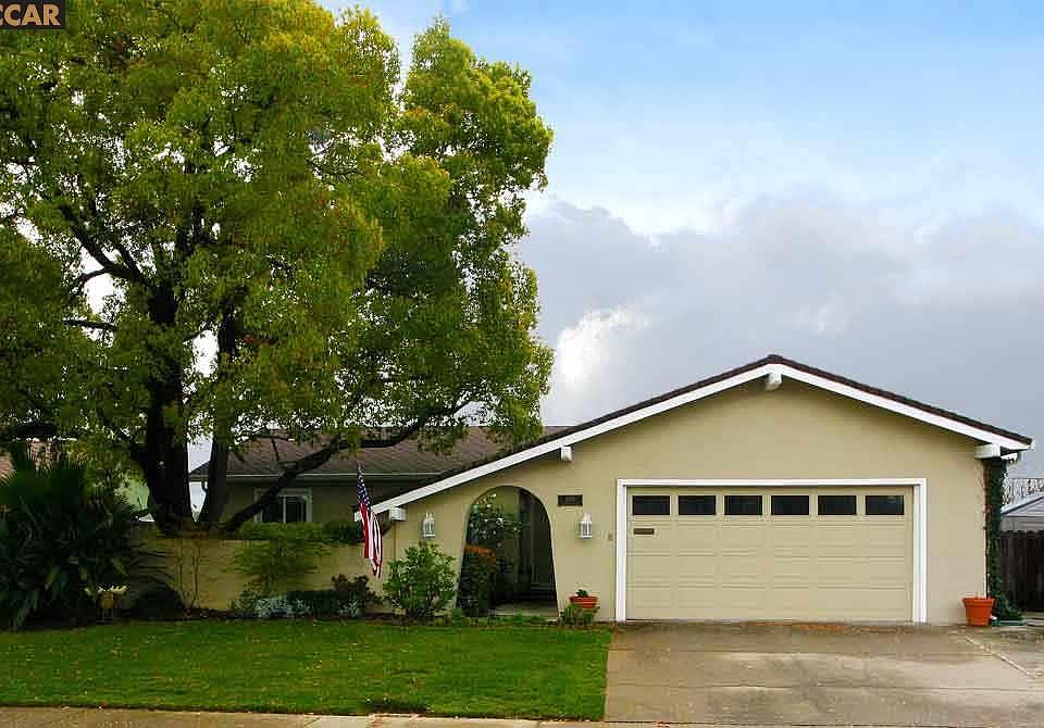 1st image of 2310 Minaret Dr