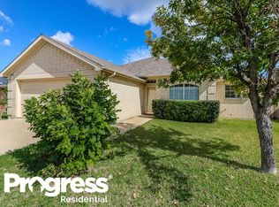 6705 W Lynn Creek Dr, Arlington, TX 76001