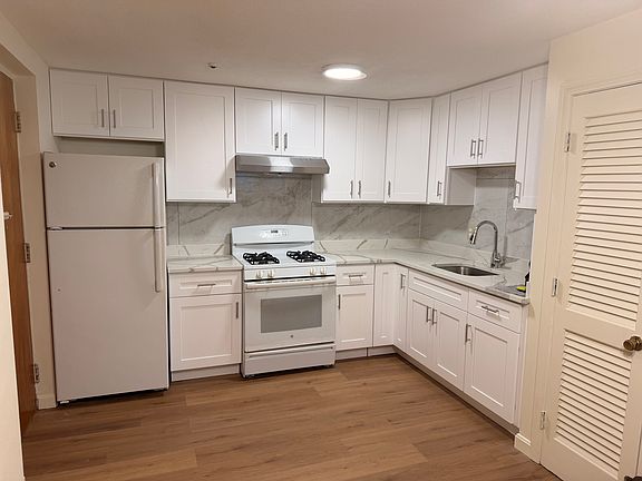 3rd image of 114 Willard St APT 3