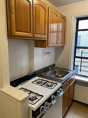 3rd image of 917 Sheridan Ave APT 7B