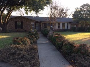 5900 Diamond Oaks Ct, Haltom City, TX 76117