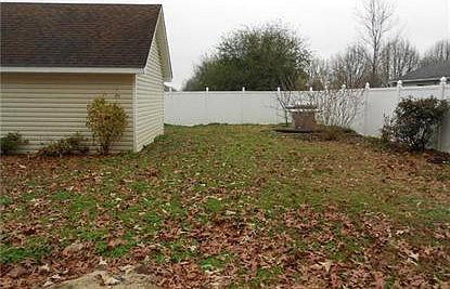 4th image of 217 Rebecca Ln W
