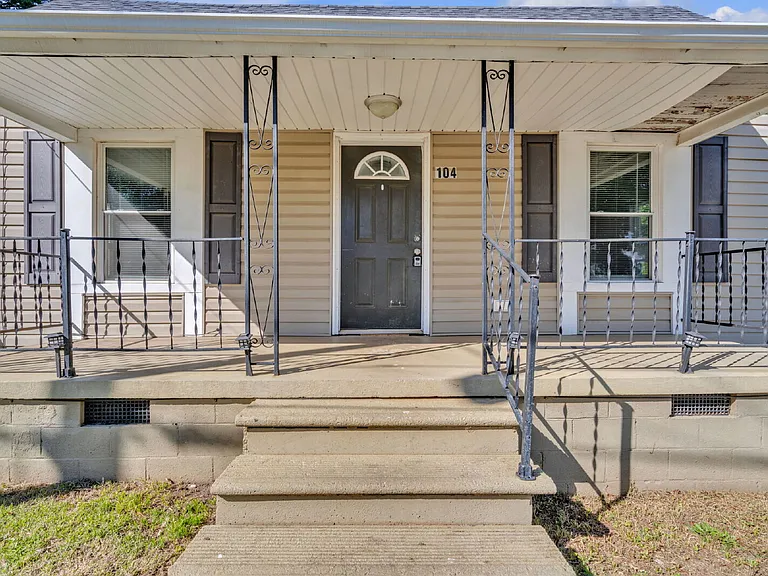 104 Lake Ave — Photo 4