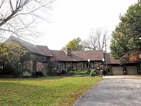 2nd image of 1103 S Park Dr