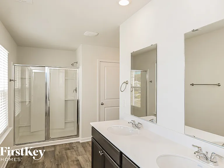 196 Greenwich Dr — Photo 11