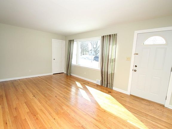 4th image of 1728 Sexton Dr