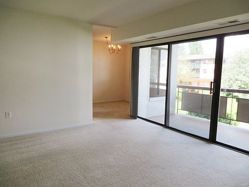 4th image of 2845 Windsor Dr APT 201