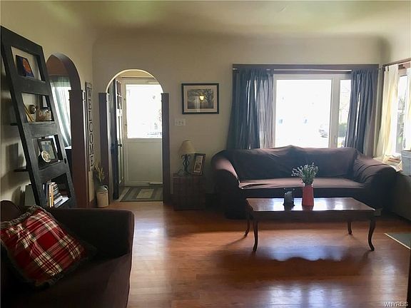 3rd image of 49 Brookside Dr