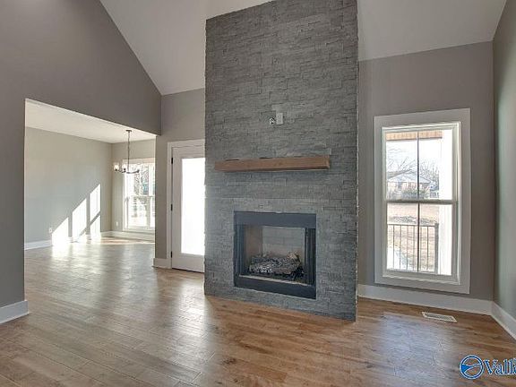 3rd image of 143 Mountain Heights Cir
