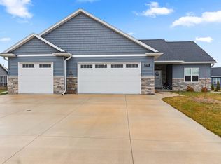 2153 Caroline Ct, Neenah, WI 54956