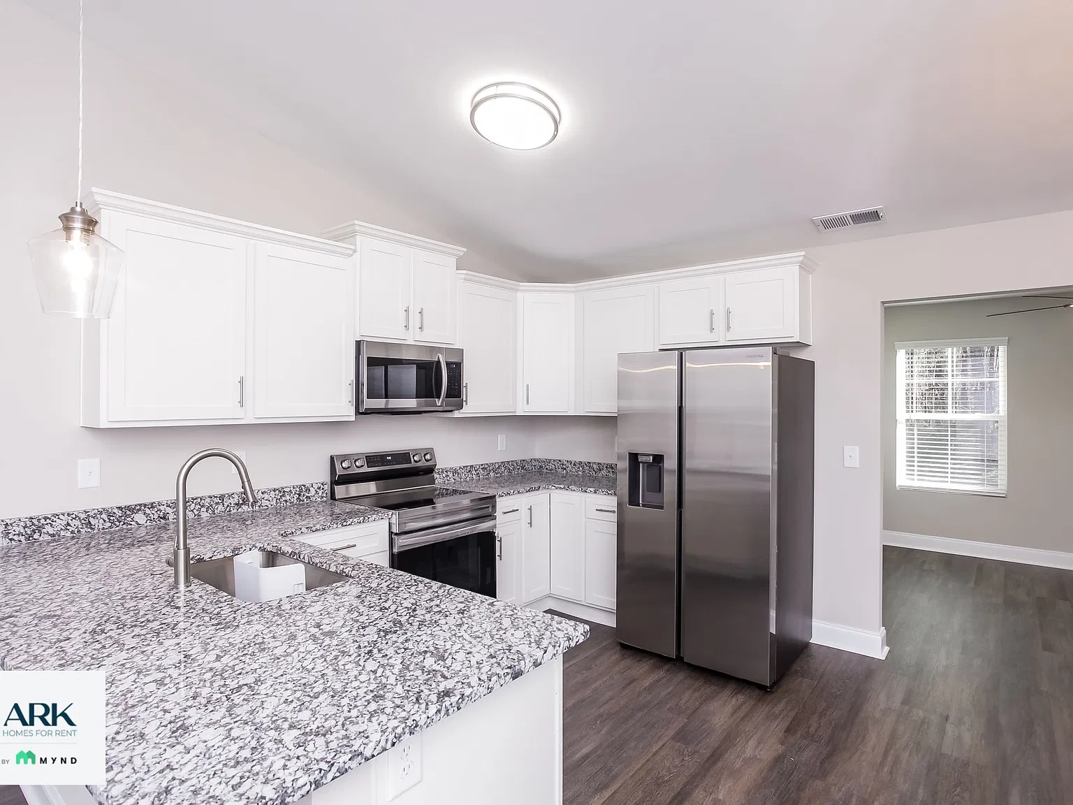 3 bed, 2.0 bath, 1320 sqft, $1,745 — Photo 2