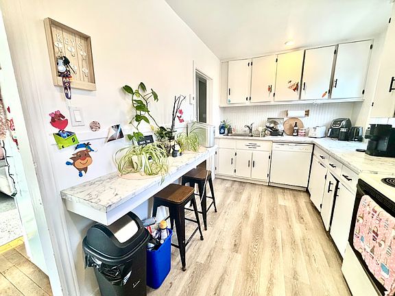 2nd image of 657 Hanson St #1