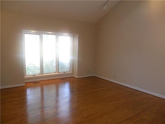 5th image of 27 Stabler Cir