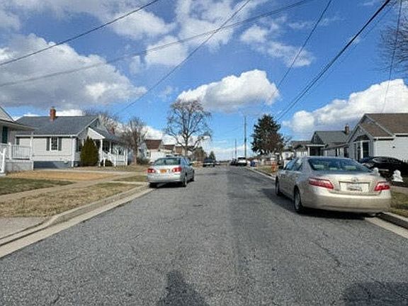 4th image of 7605 Spruce Rd