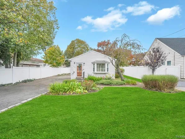 182 Commack Road, Deer Park, NY 11729