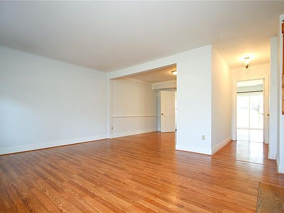 3rd image of 804 London Company Way