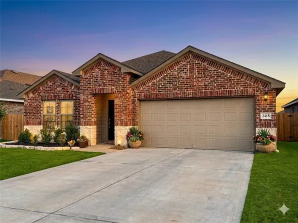 2415 Divot Ln, Navasota, TX 77868