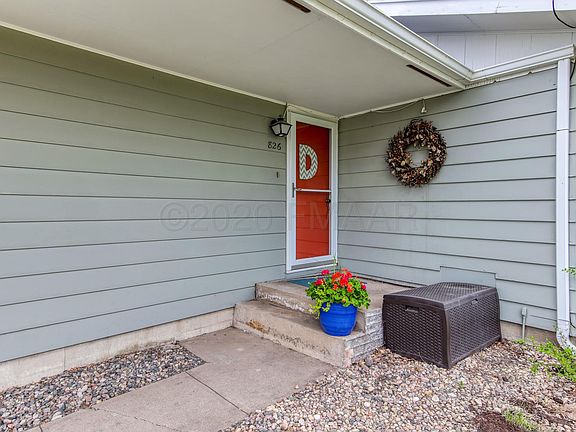 4th image of 826 Park Dr S