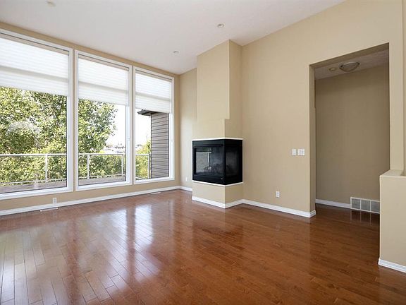 4th image of 110 E Lindstrom Bay