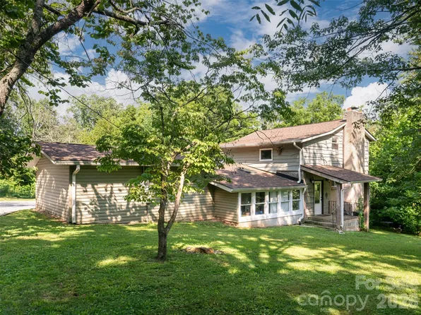 61 Sherwood Forest Dr, Arden, NC 28704