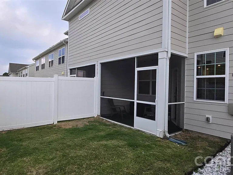 8011 Scarlet Maple Ln — Photo 14