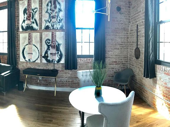4th image of 201 8th St APT 205