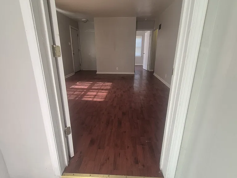 433 Plaza Ave — Photo 6