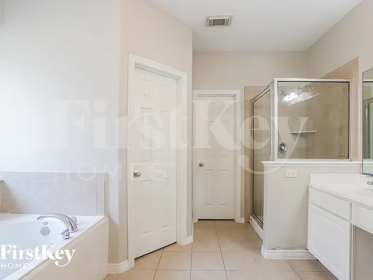 8015 N Tarrytown Crossing Dr — Photo 9
